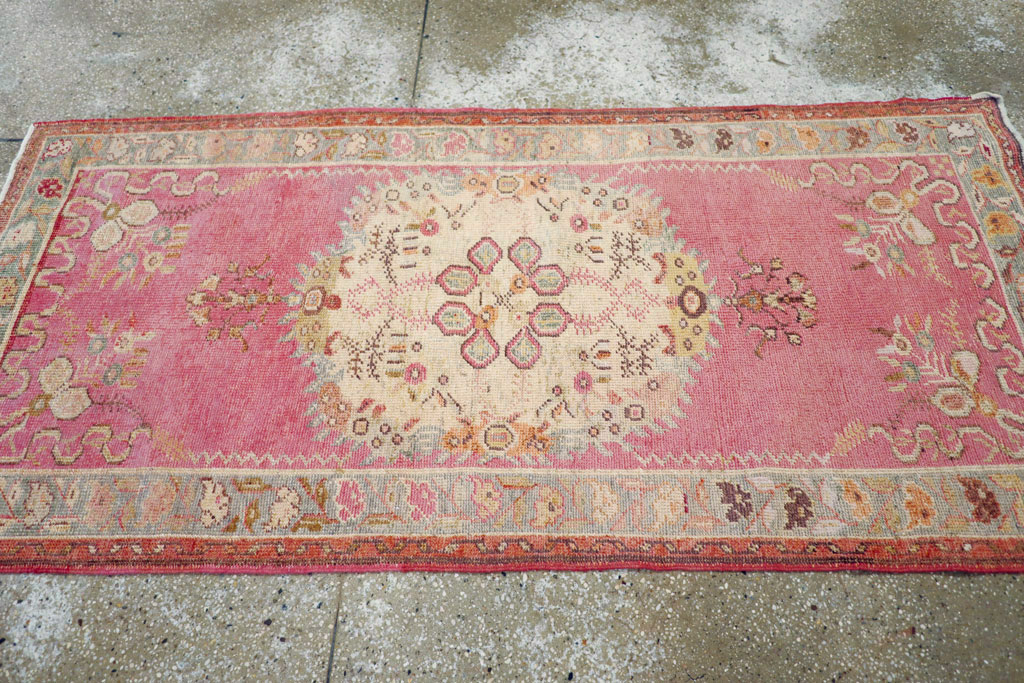 Antique Turkish Oushak Rug, No.15988 - Galerie Shabab