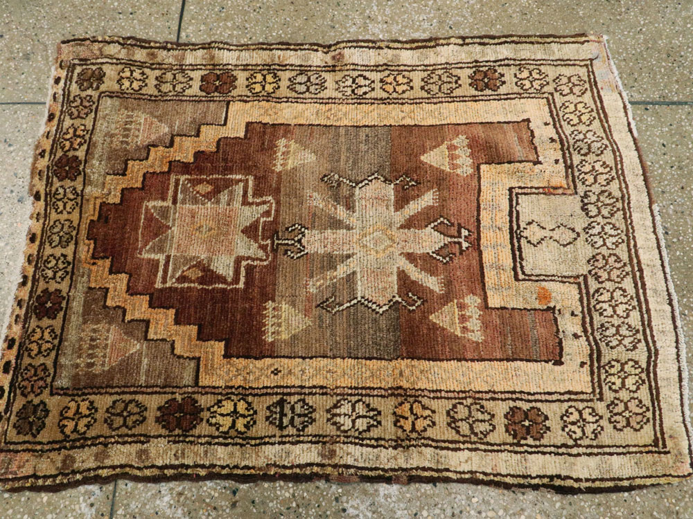 Vintage Turkish Anatolian Rug, No.15997 - Galerie Shabab