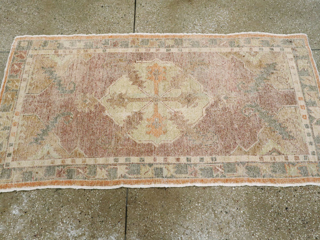 Antique Turkish Oushak Rug, No.16005 - Galerie Shabab