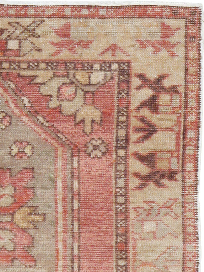 Vintage Turkish Oushak Throw Rug, No.16025 - Galerie Shabab