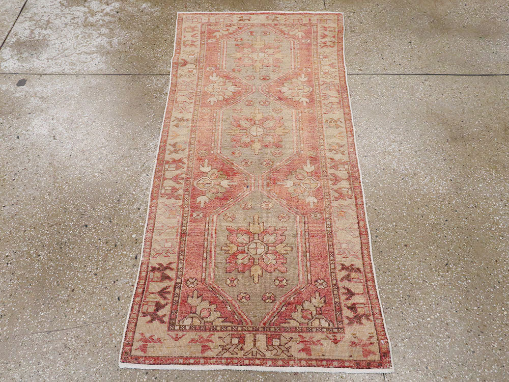 Vintage Turkish Oushak Throw Rug, No.16025 - Galerie Shabab