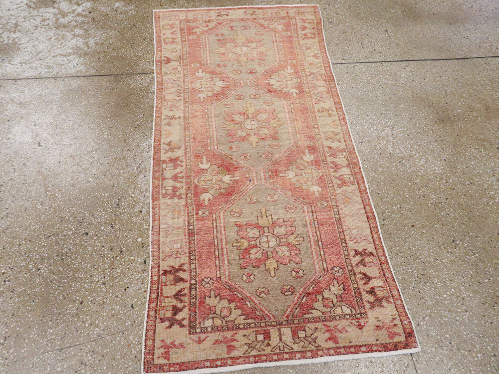 Vintage Turkish Oushak Throw Rug, No.16025 - Galerie Shabab