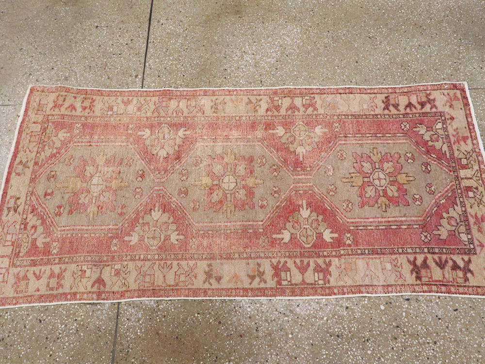 Vintage Turkish Oushak Throw Rug, No.16025 - Galerie Shabab