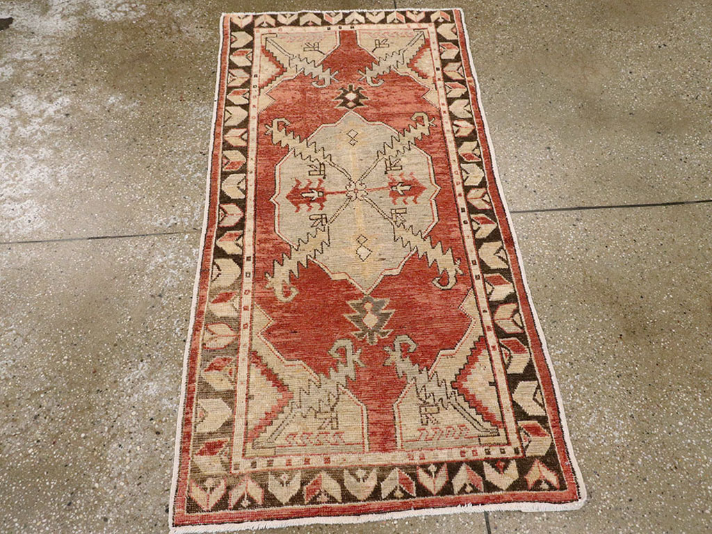 Vintage Turkish Oushak Rug, No.16037 - Galerie Shabab