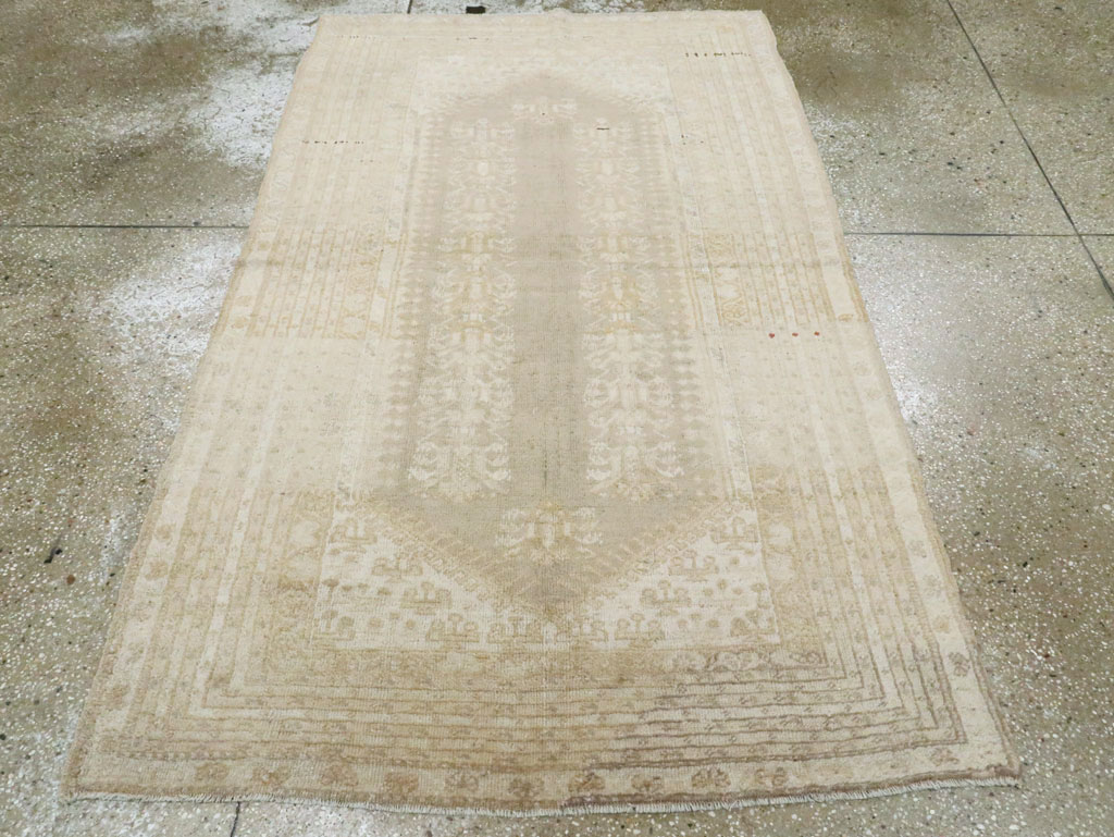 Antique Turkish Ghiordes Rug, No.16105 - Galerie Shabab