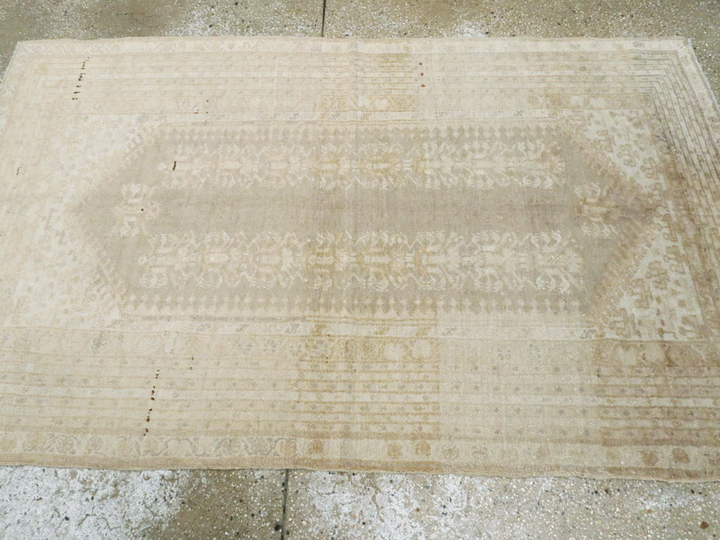 Antique Turkish Ghiordes Rug, No.16105 - Galerie Shabab