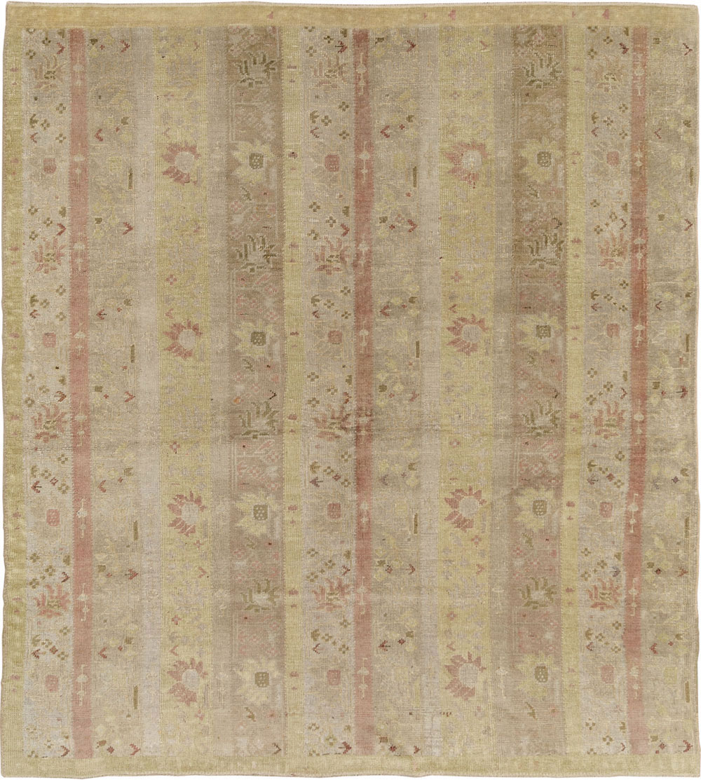 Antique Turkish Ghiordes Room Size Carpet, No.16114 - Galerie Shabab