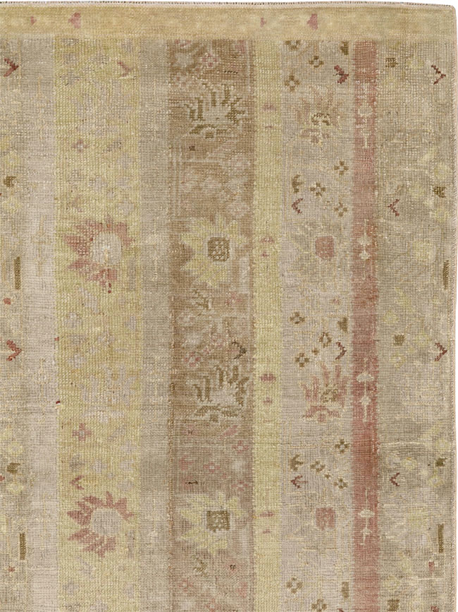 Antique Turkish Ghiordes Room Size Carpet, No.16114 - Galerie Shabab