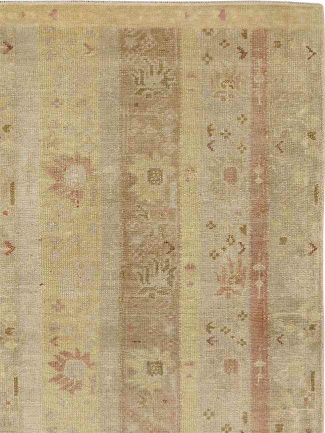 Antique Turkish Ghiordes Room Size Carpet, No.16114 - Galerie Shabab