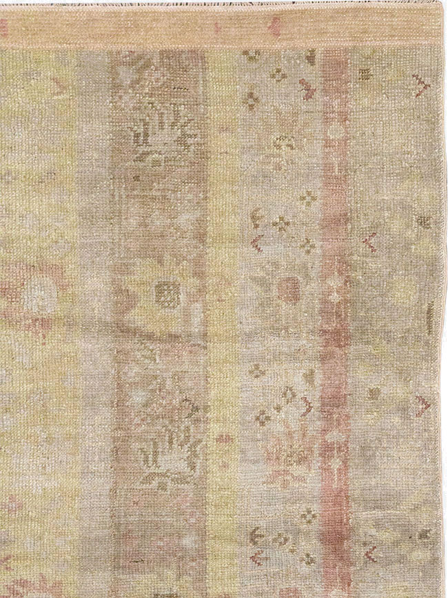 Antique Turkish Ghiordes Room Size Carpet, No.16114 - Galerie Shabab