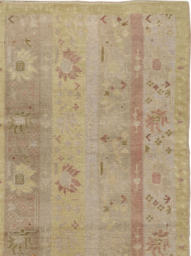 Antique Turkish Ghiordes Room Size Carpet, No.16114 - Galerie Shabab