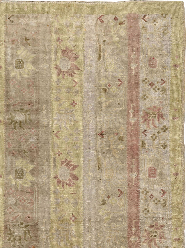Antique Turkish Ghiordes Room Size Carpet, No.16114 - Galerie Shabab