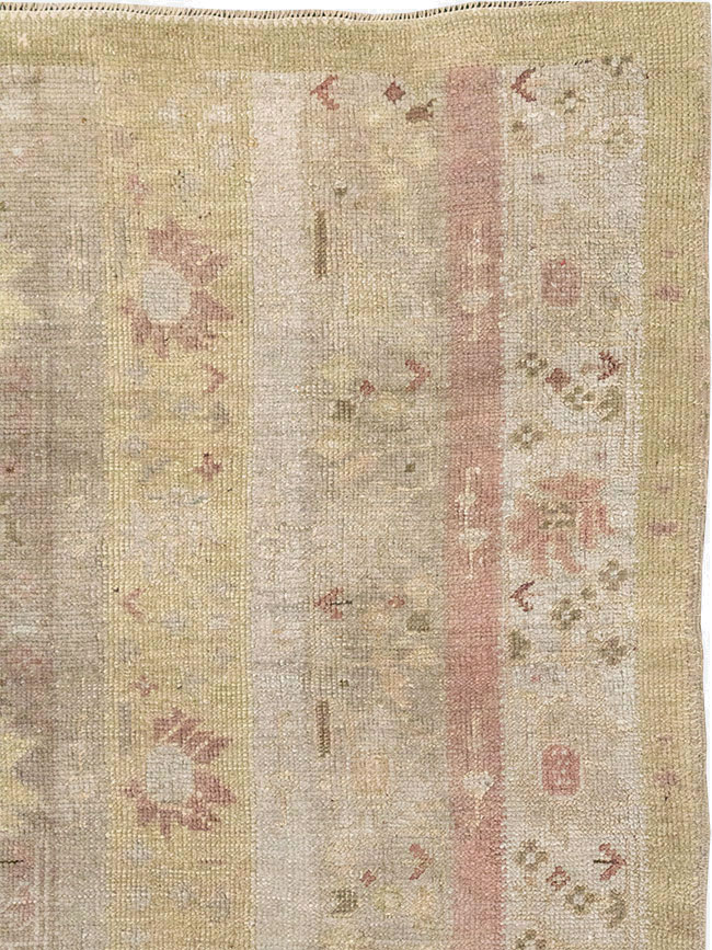 Antique Turkish Ghiordes Room Size Carpet, No.16114 - Galerie Shabab