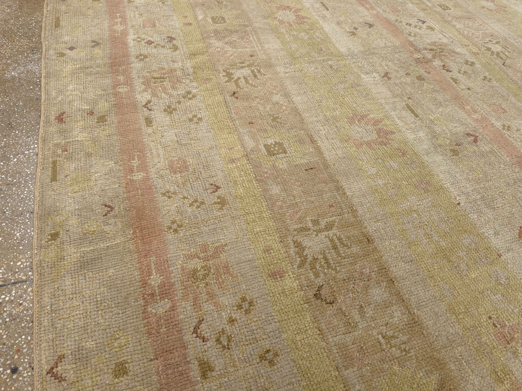 Antique Turkish Ghiordes Room Size Carpet, No.16114 - Galerie Shabab