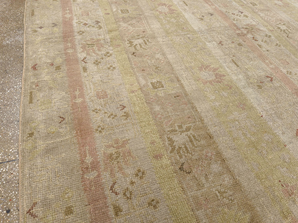 Antique Turkish Ghiordes Room Size Carpet, No.16114 - Galerie Shabab
