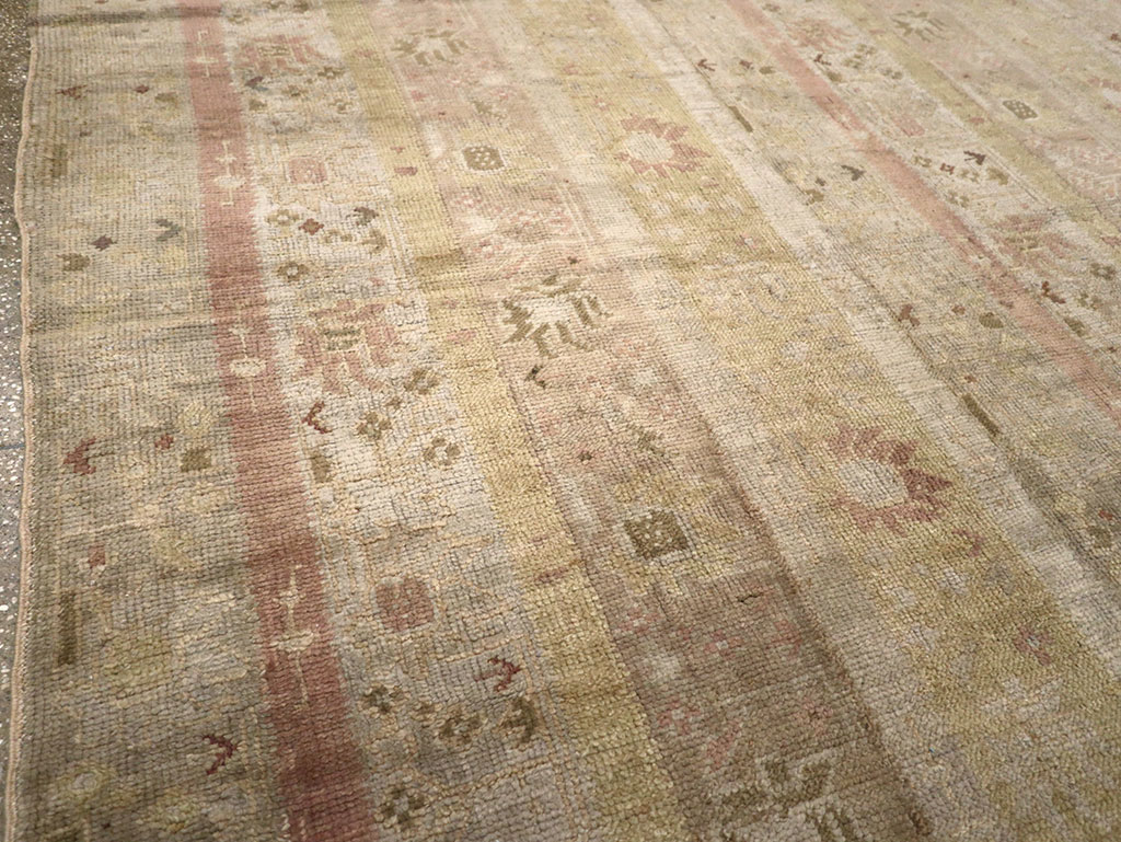 Antique Turkish Ghiordes Room Size Carpet, No.16114 - Galerie Shabab