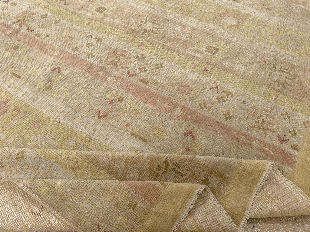 Antique Turkish Ghiordes Room Size Carpet, No.16114 - Galerie Shabab