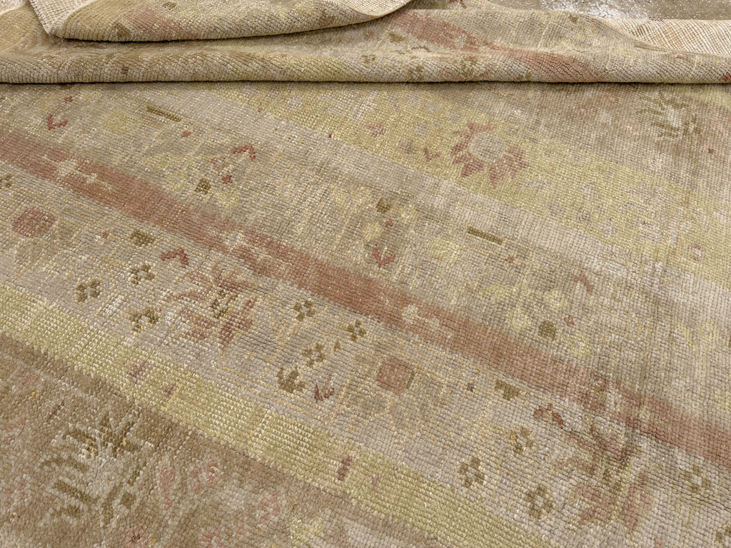 Antique Turkish Ghiordes Room Size Carpet, No.16114 - Galerie Shabab