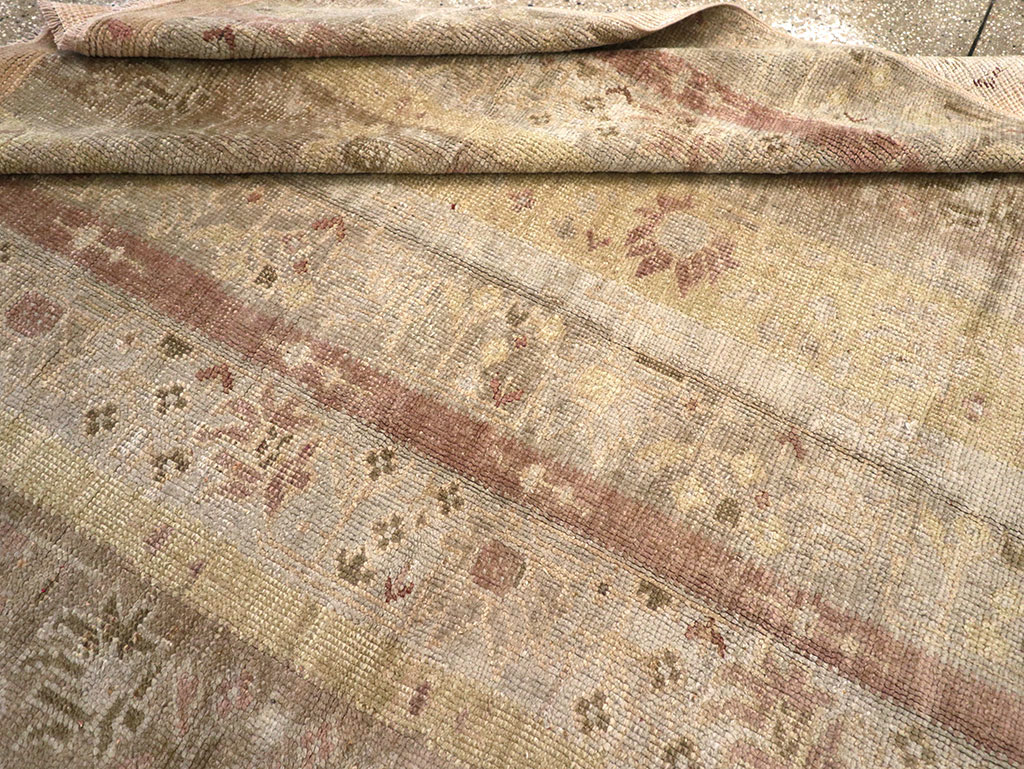 Antique Turkish Ghiordes Room Size Carpet, No.16114 - Galerie Shabab