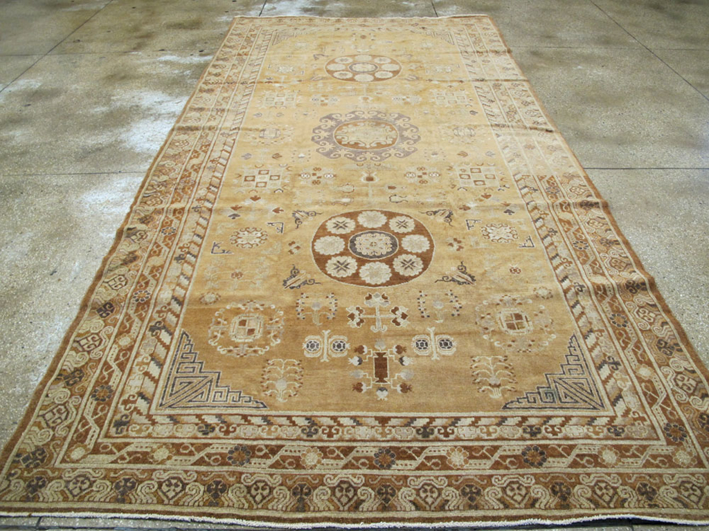 Antique East Turkest Khotan Carpet, No.16118 - Galerie Shabab