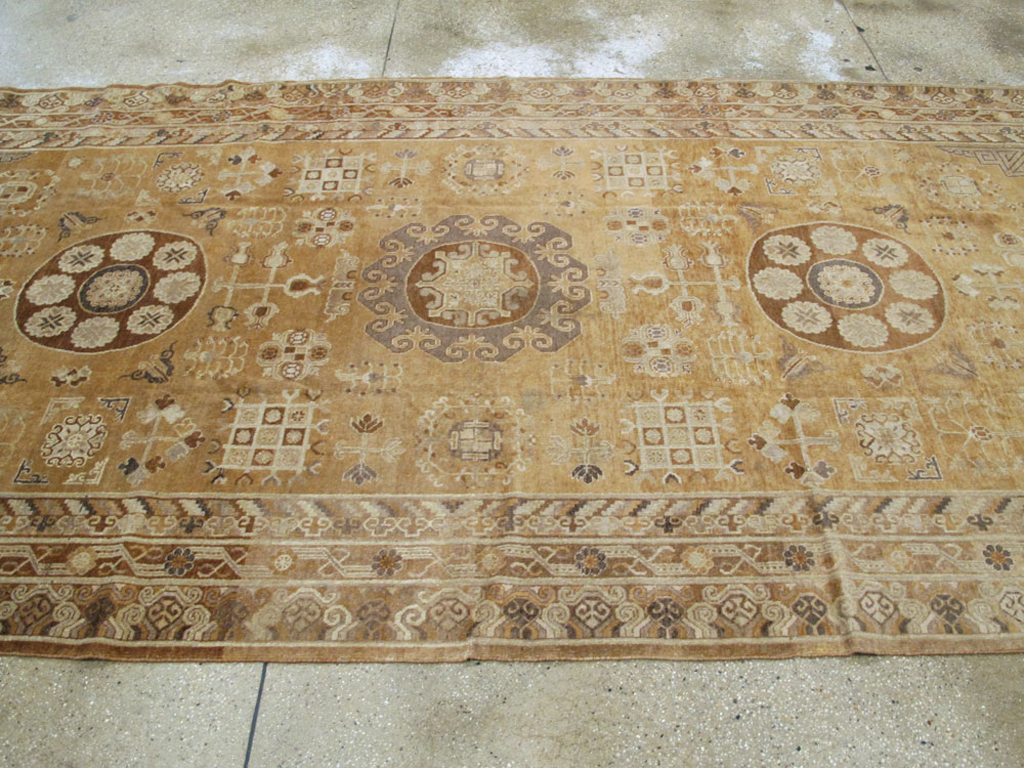 Antique East Turkest Khotan Carpet, No.16118 - Galerie Shabab