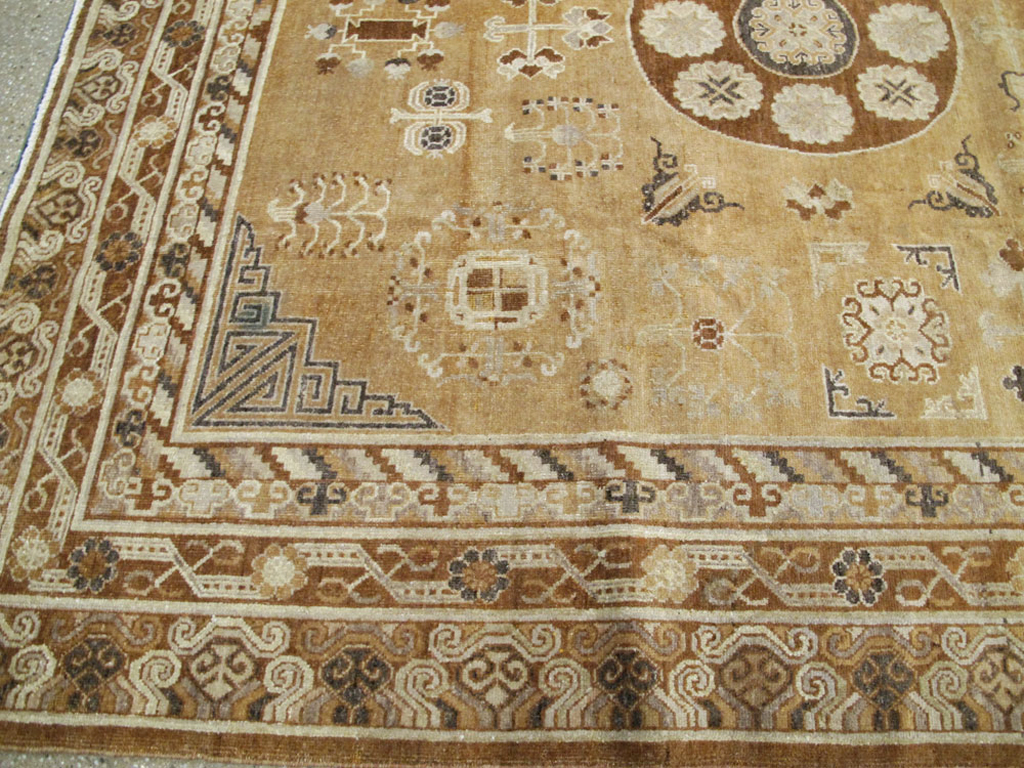 Antique East Turkest Khotan Carpet, No.16118 - Galerie Shabab