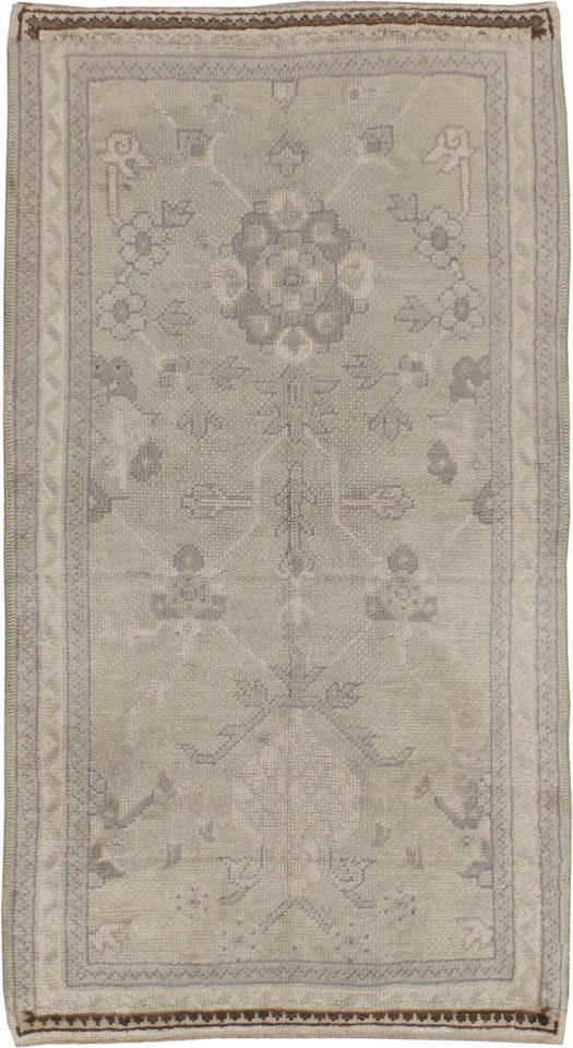 Antique Turkish Oushak Rug, No.16138 - Galerie Shabab