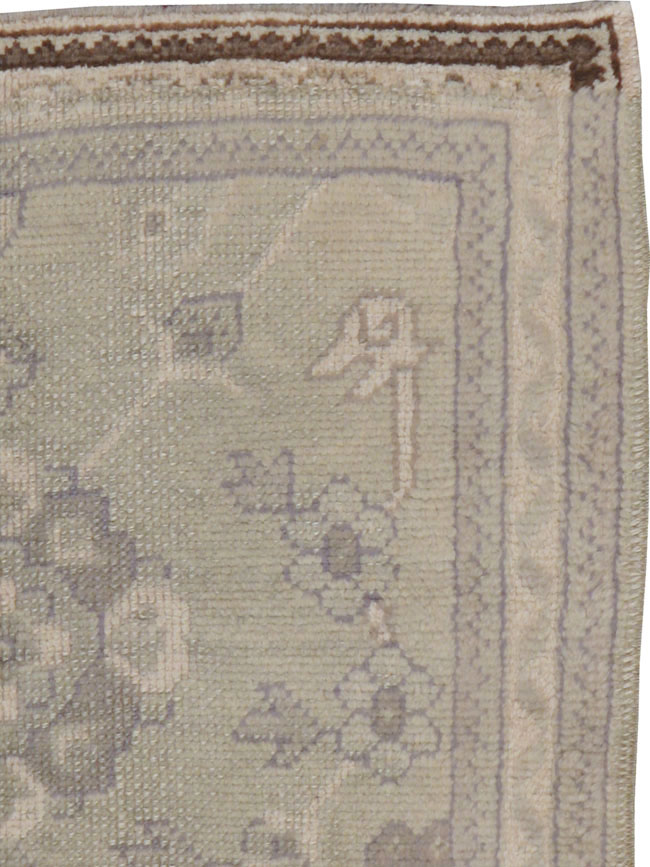 Antique Turkish Oushak Rug, No.16138 - Galerie Shabab