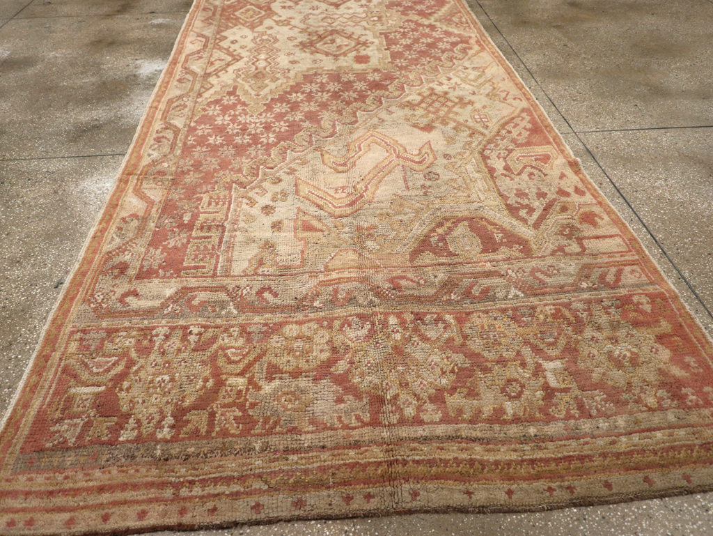 Antique Turkish Oushak  Carpet, No.16144 - Galerie Shabab