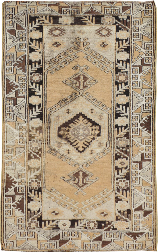 Vintage Turkish Ghiordes Rug, No.16195 - Galerie Shabab