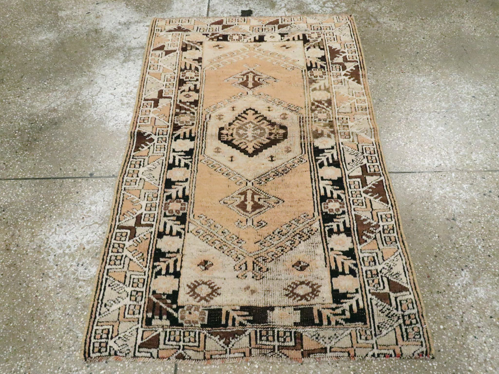 Vintage Turkish Ghiordes Rug, No.16195 - Galerie Shabab