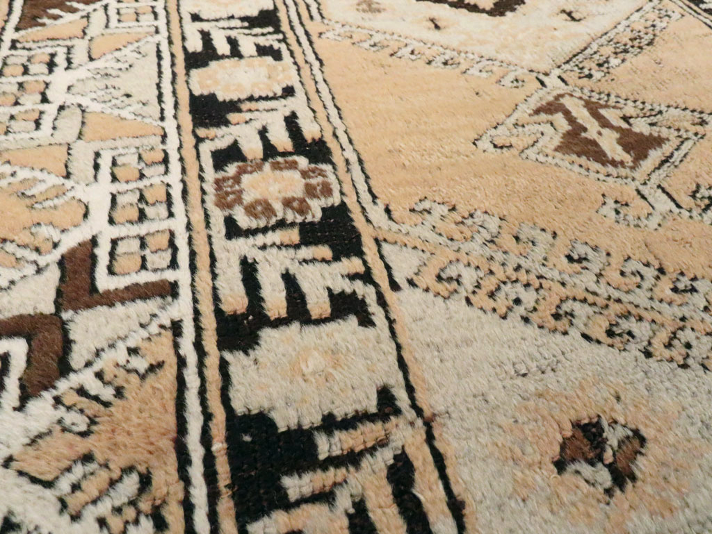 Vintage Turkish Ghiordes Rug, No.16195 - Galerie Shabab