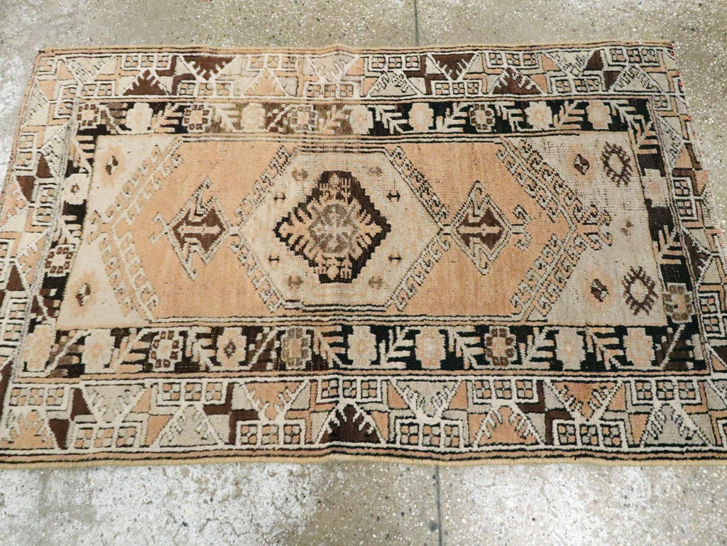 Vintage Turkish Ghiordes Rug, No.16195 - Galerie Shabab