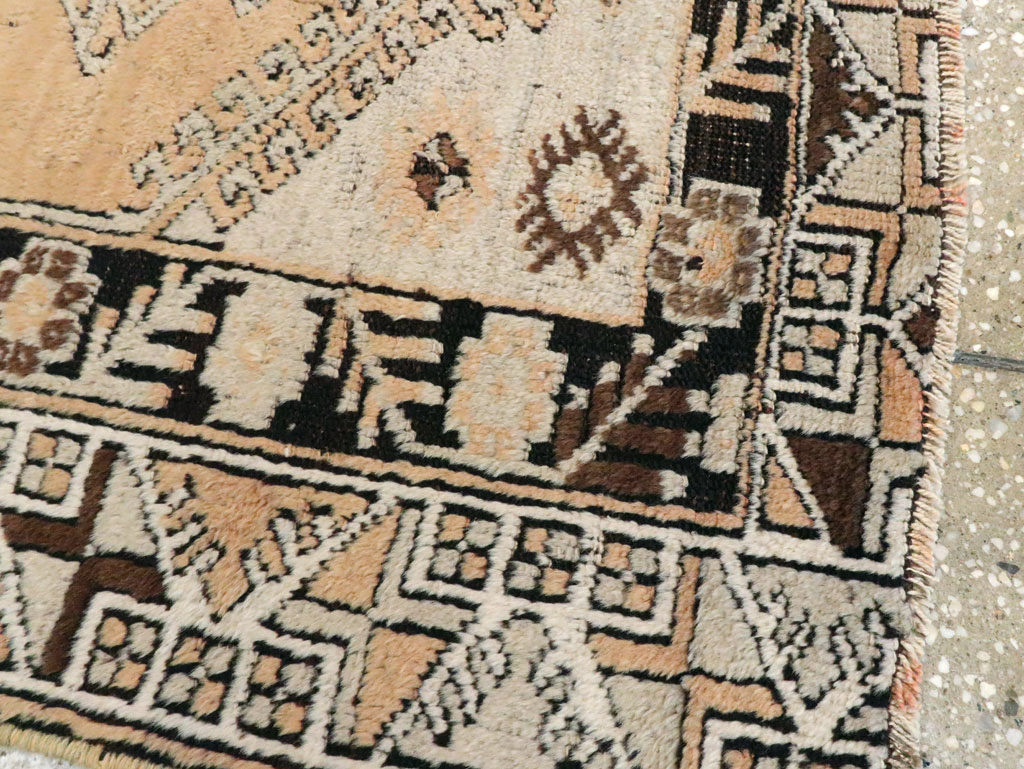 Vintage Turkish Ghiordes Rug, No.16195 - Galerie Shabab