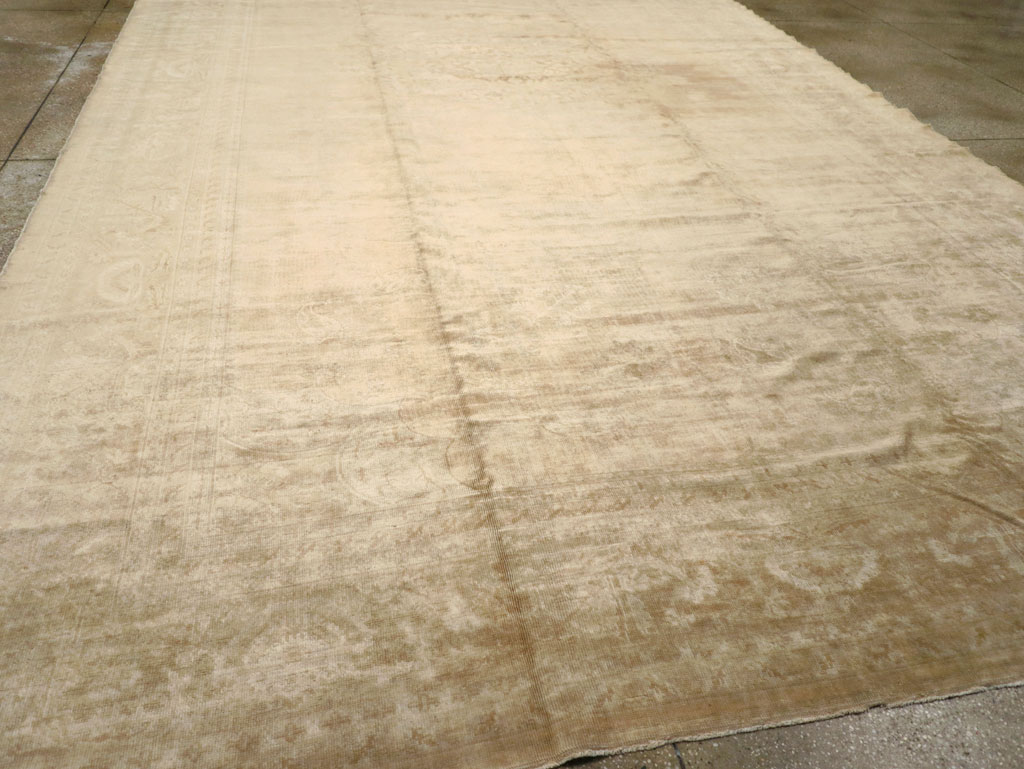 Antique Turkish Oushak Rug, No.16299 - Galerie Shabab