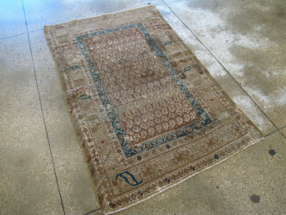 Antique Persian Distressed Malayer Rug, No.16309 - Galerie Shabab