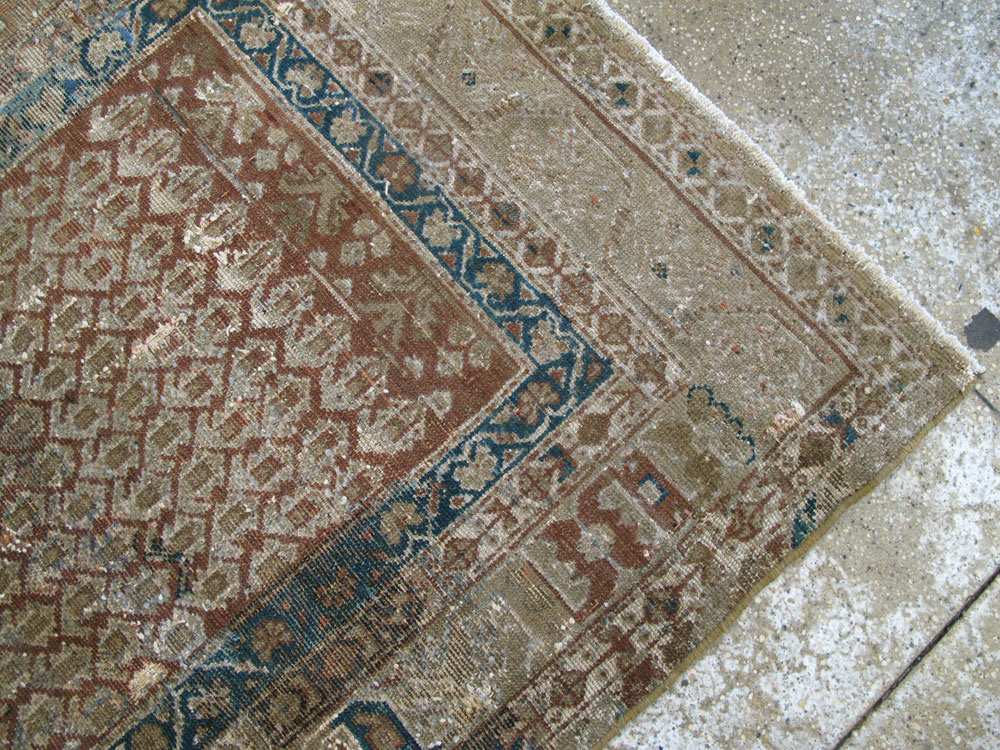 Antique Persian Distressed Malayer Rug, No.16309 - Galerie Shabab