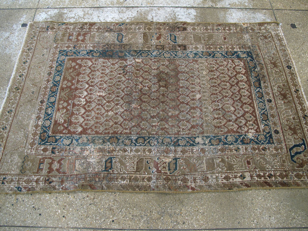 Antique Persian Distressed Malayer Rug, No.16309 - Galerie Shabab