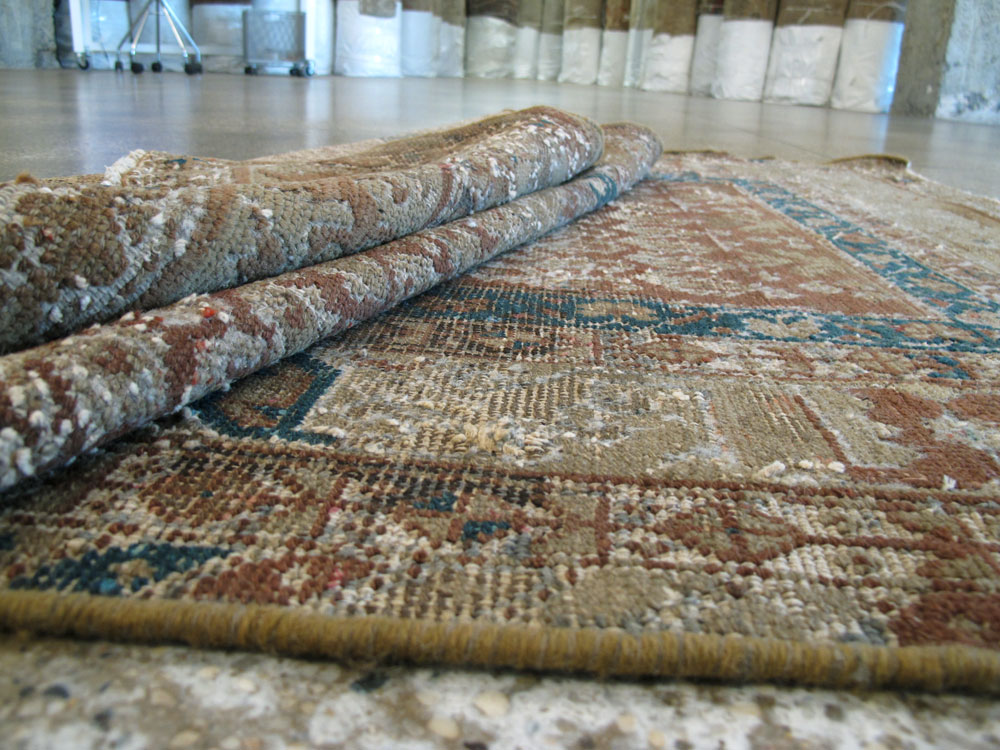 Antique Persian Distressed Malayer Rug, No.16309 - Galerie Shabab