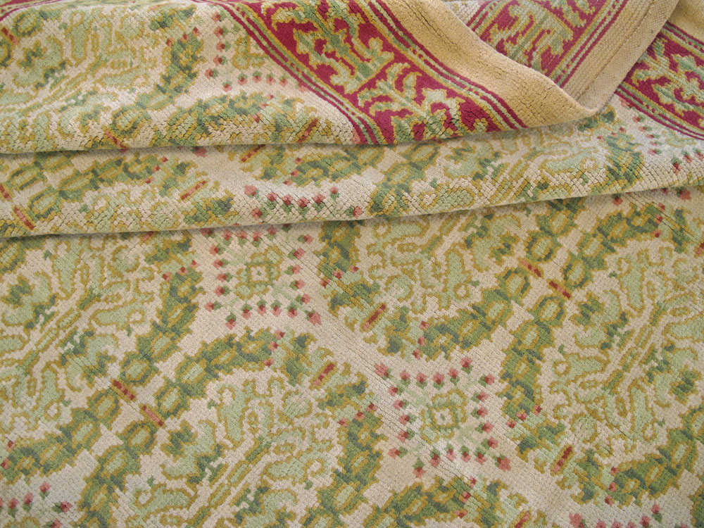Antique Spanish Cuenca Square Carpet, No.16427 - Galerie Shabab