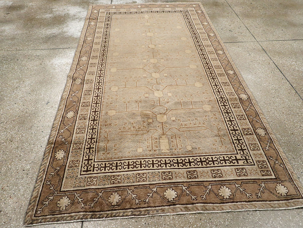 Vintage East Turkestan Khotan Carpet, No.16476 - Galerie Shabab