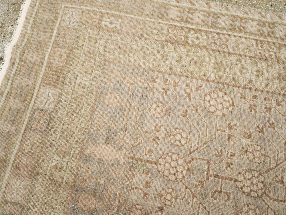 Vintage East Turkestan Khotan Carpet, No.16484 - Galerie Shabab