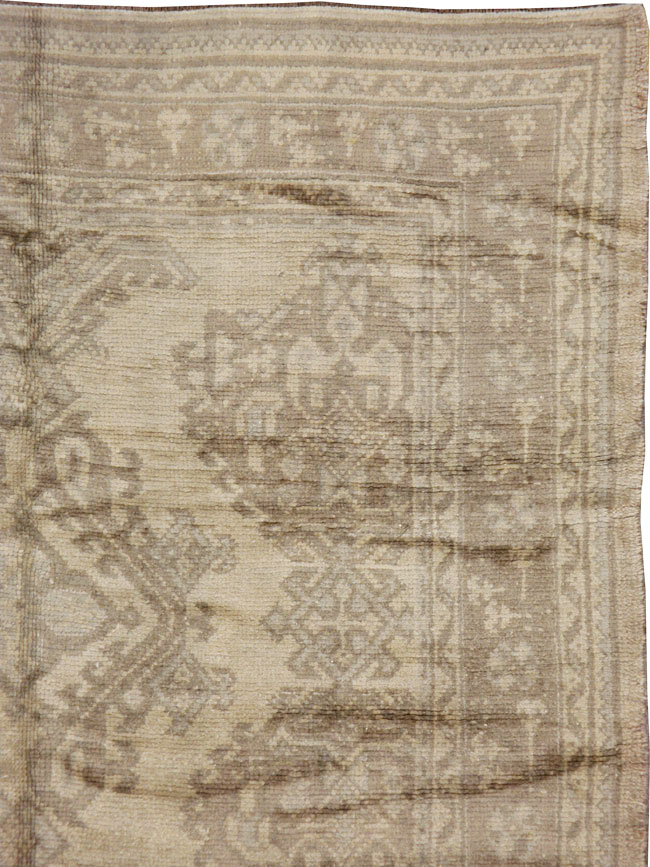 Antique Turkish Oushak Gallery Carpet, No.16519 - Galerie Shabab