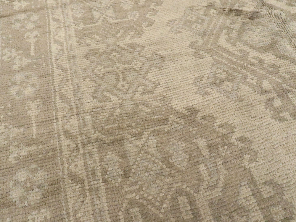 Antique Turkish Oushak Gallery Carpet, No.16519 - Galerie Shabab