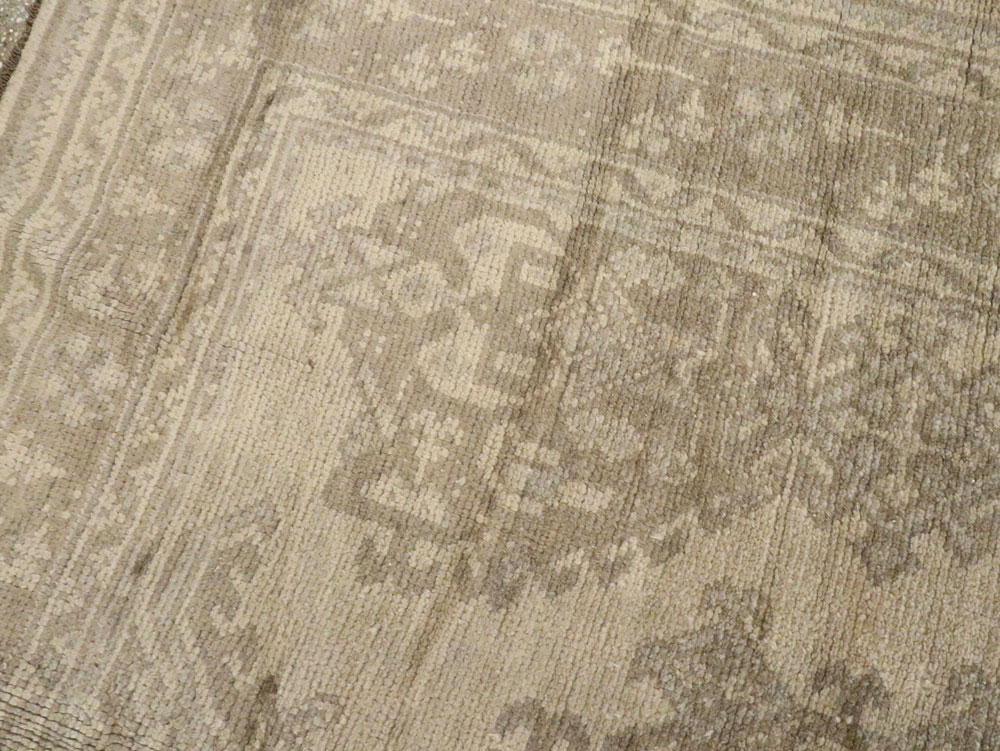 Antique Turkish Oushak Gallery Carpet, No.16519 - Galerie Shabab