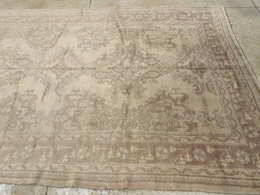 Antique Turkish Oushak Gallery Carpet, No.16519 - Galerie Shabab