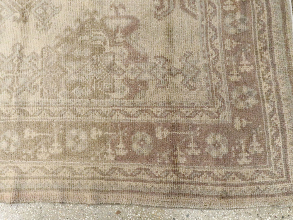 Antique Turkish Oushak Gallery Carpet, No.16519 - Galerie Shabab