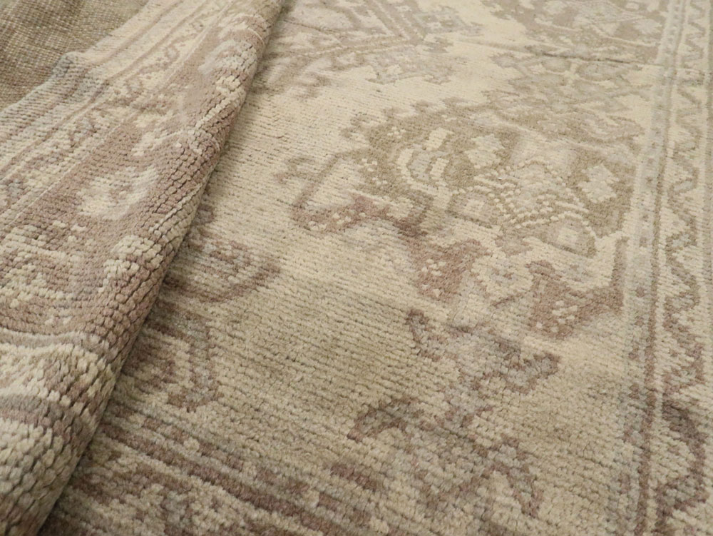 Antique Turkish Oushak Gallery Carpet, No.16519 - Galerie Shabab