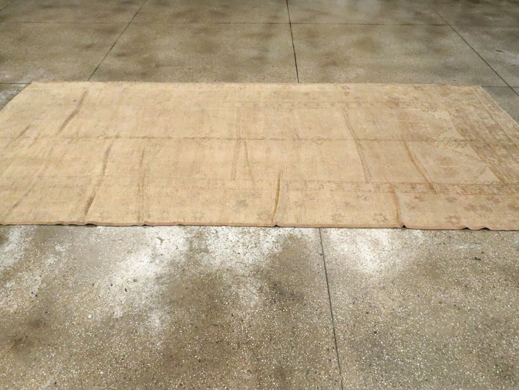 Antique Turkish Oushak Gallery Rug, No.16567 - Galerie Shabab