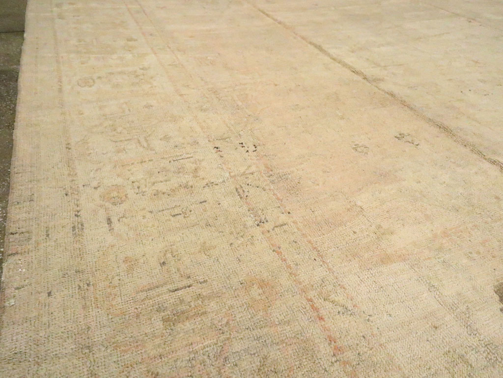 Antique Turkish Oushak Carpet, No.16581 - Galerie Shabab